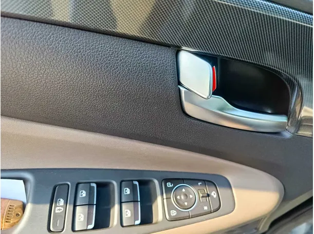 Car image 34
