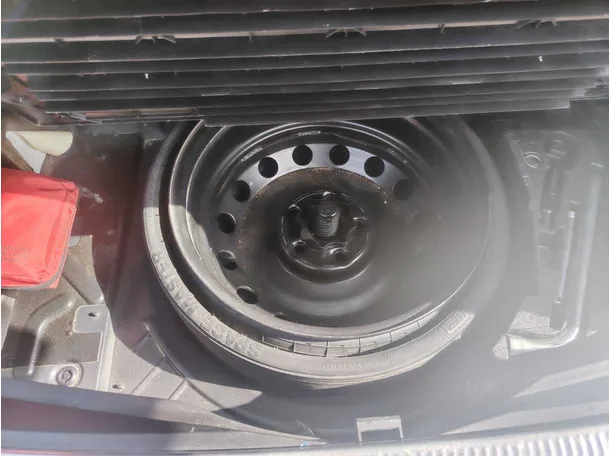Car image 30