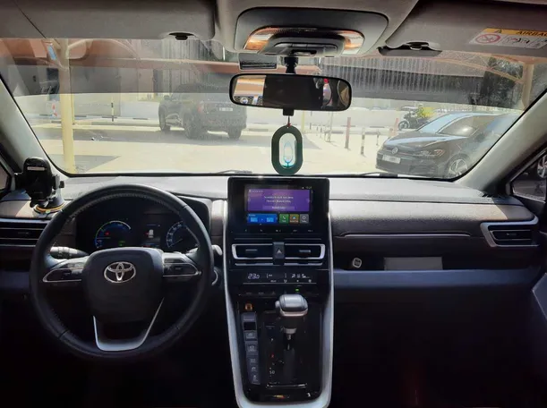 Car image 15