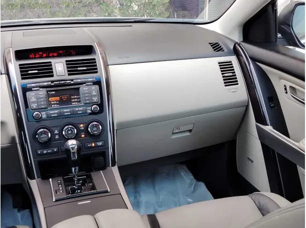 Car image 27
