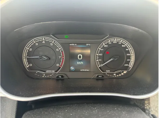 Car image 19