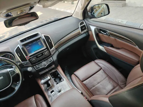 Car image 26