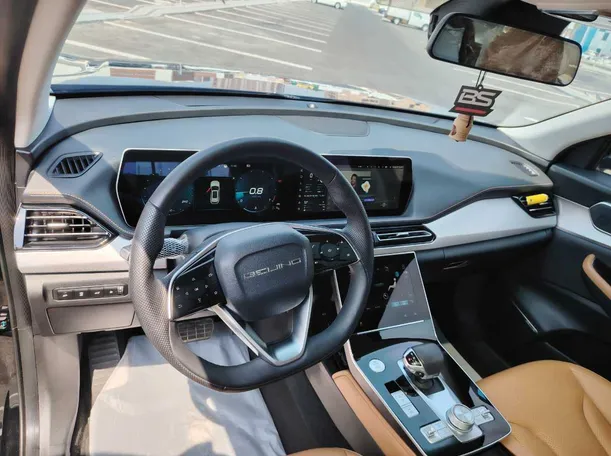 Car image 13