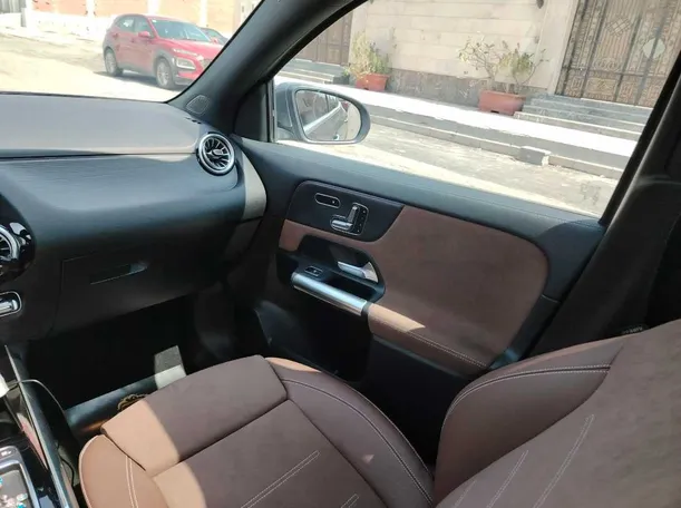Car image 40