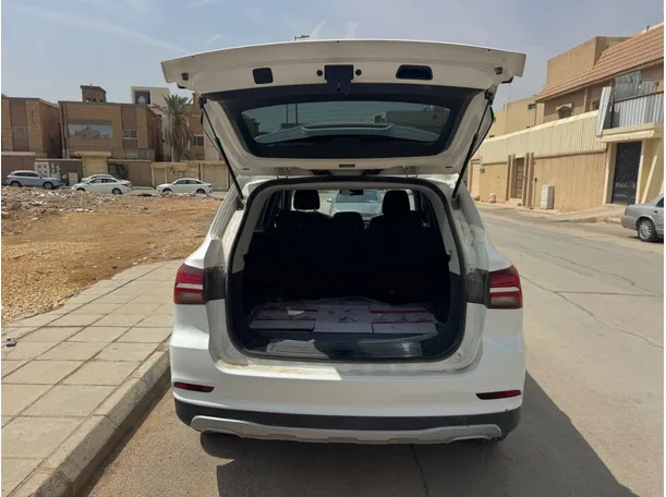 Car image 19