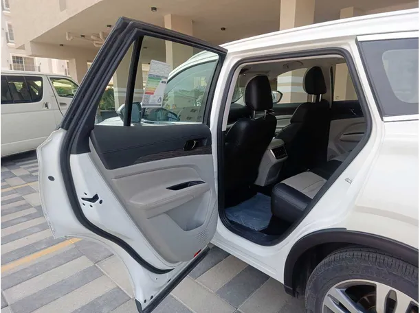 Car image 16