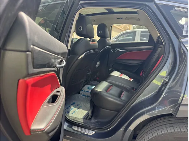 Car image 13