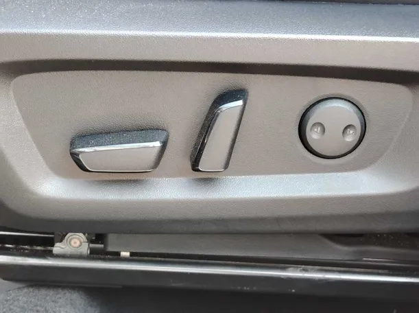 Car image 33