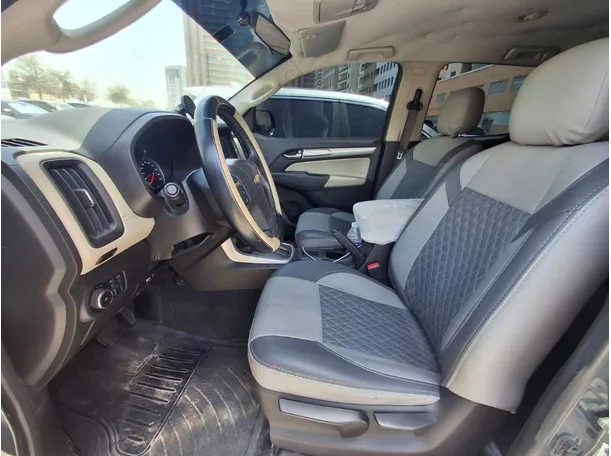 Car image 12