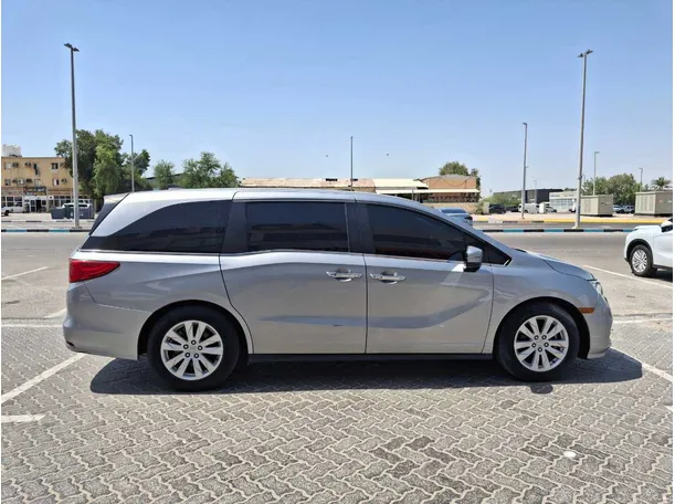 Car image 8