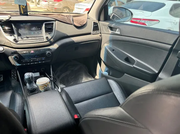 Car image 23