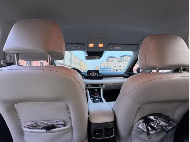 Car image 14