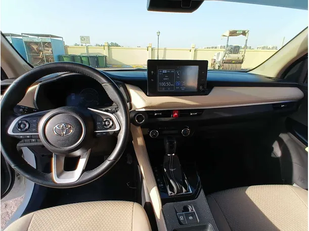 Car image 14