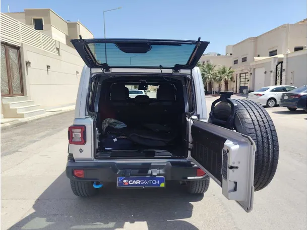 Car image 23