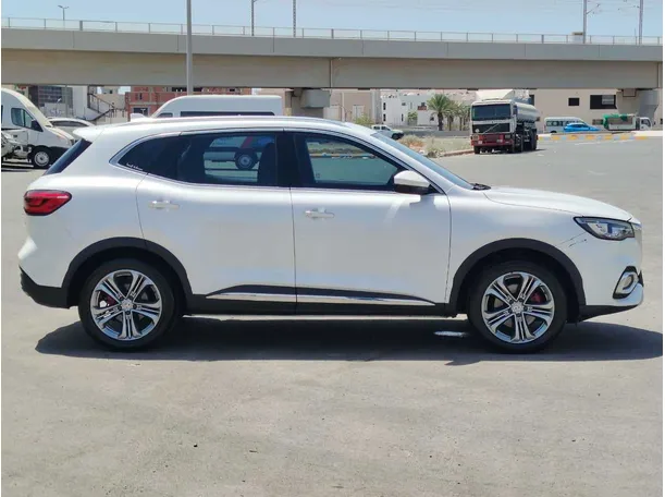Car image 4