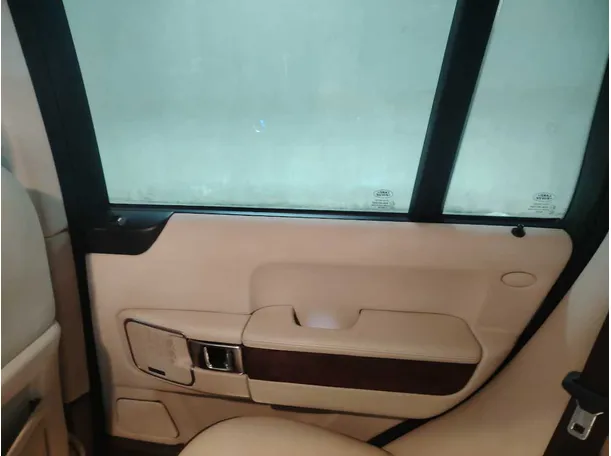 Car image 37