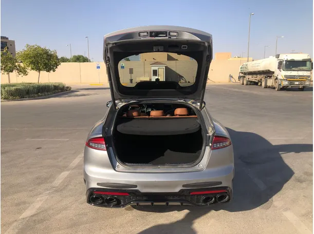 Car image 19