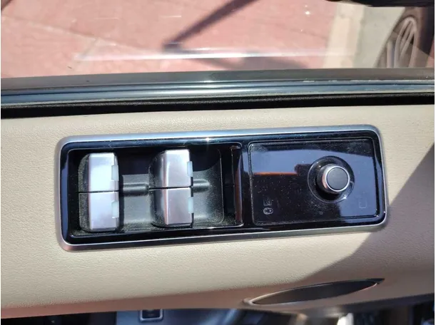 Car image 35