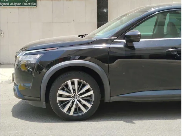 Car image 9