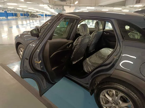 Car image 15