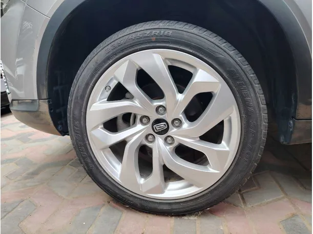 Car image 9