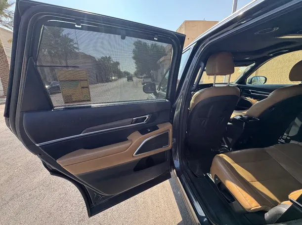 Car image 12