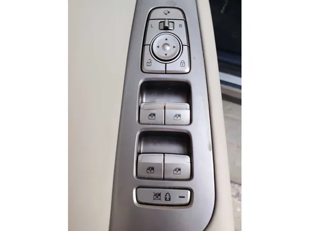 Car image 35