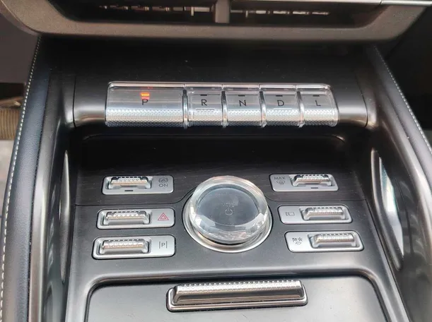 Car image 16