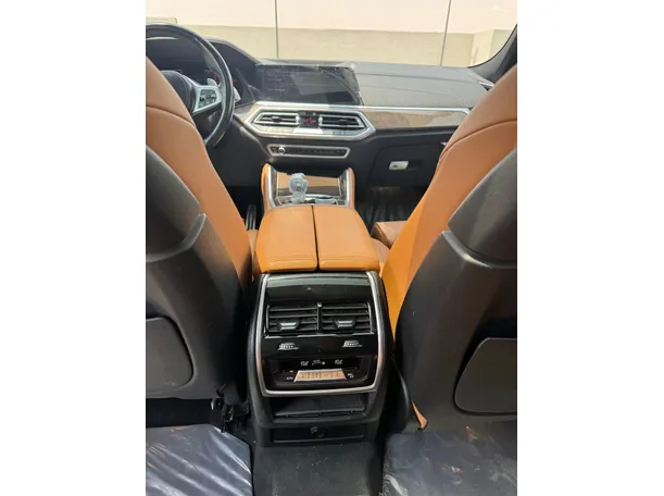 Car image 26