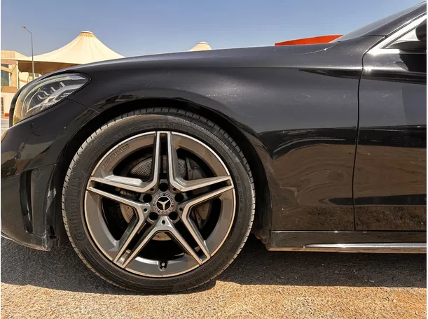 Car image 9
