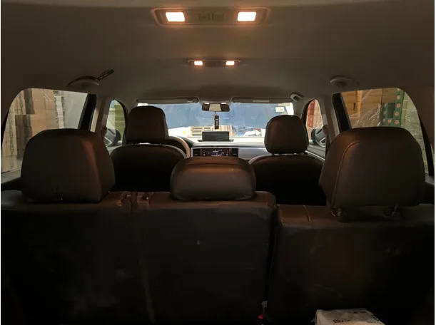 Car image 24