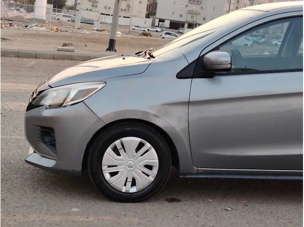 Car image 9