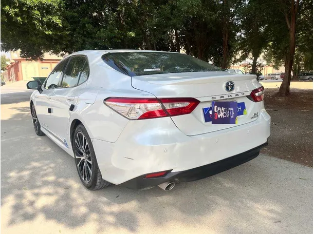 Car image 7