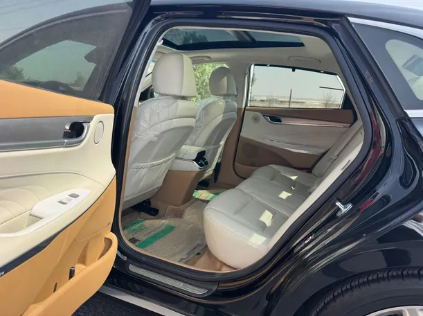 Car image 13