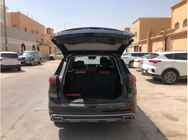 Car image 18
