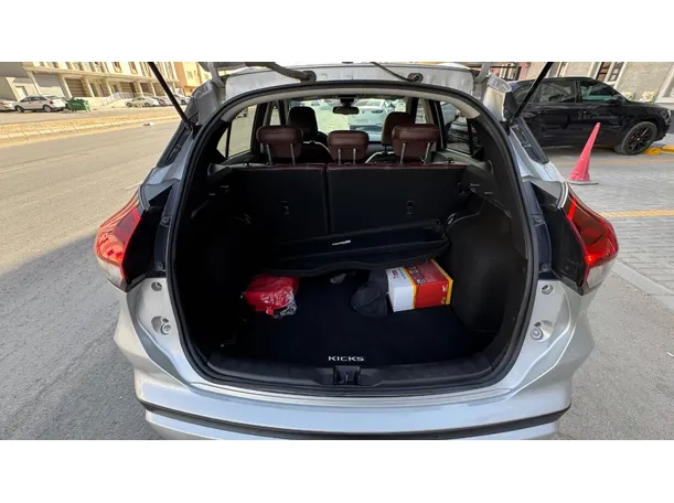 Car image 22