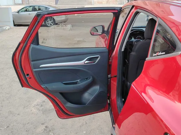 Car image 14