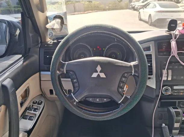 Car image 19