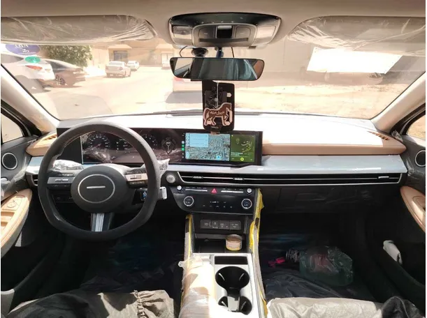 Car image 19