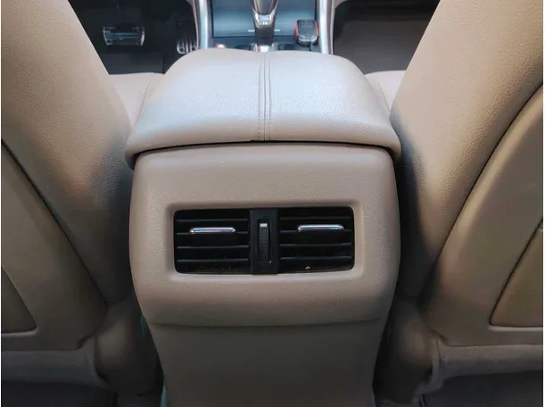 Car image 37