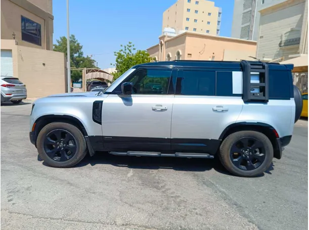 Car image 8