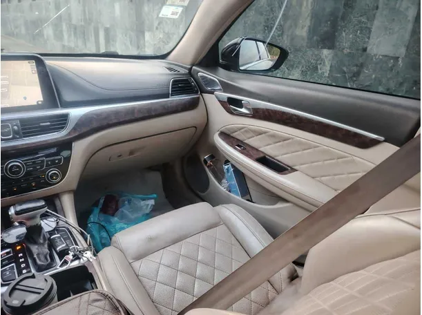 Car image 34