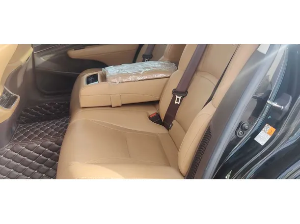 Car image 35