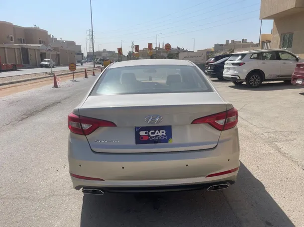 Car image 6