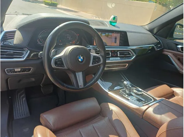 Car image 11