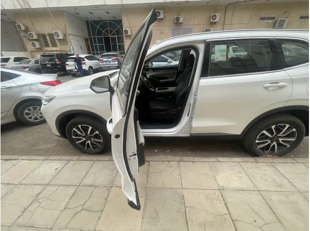 Car image 12