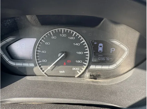 Car image 18