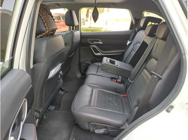 Car image 13