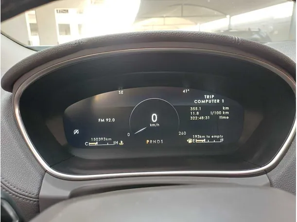 Car image 19