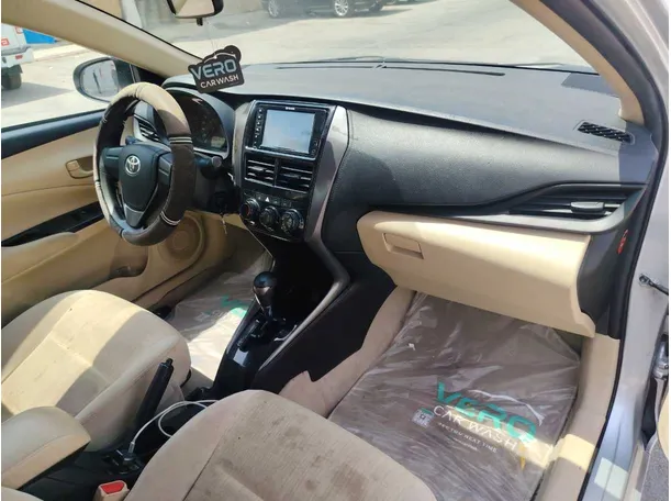 Car image 14
